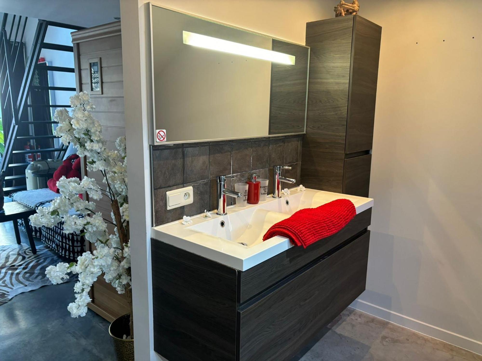 Apartamento Wellness Loft With Sauna, Jacuzzi, Roof Terrace & Amazing View Amberes Exterior foto